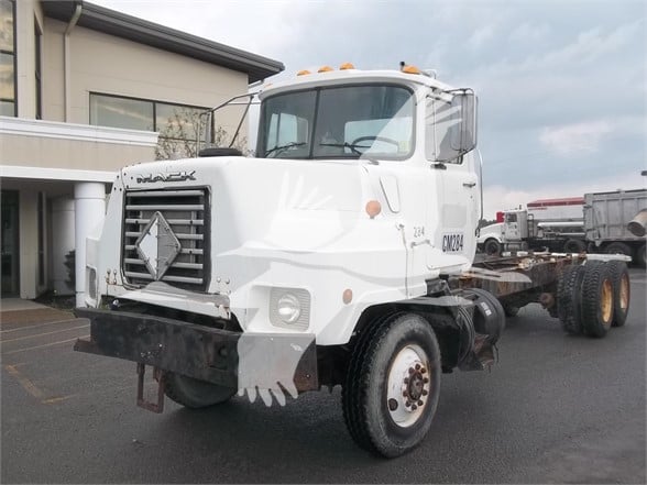 1995 MACK DM688S CAB CHASSIS TRUCK #530294