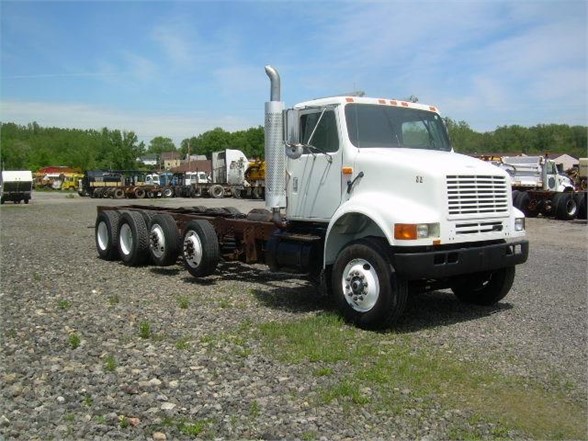 1995 INTERNATIONAL 8100 CAB CHASSIS TRUCK #674565
