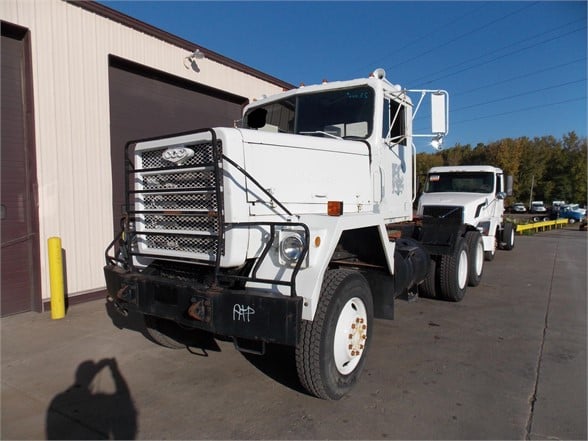 1980 AM GENERAL M916 DAYCAB TRUCK #824913