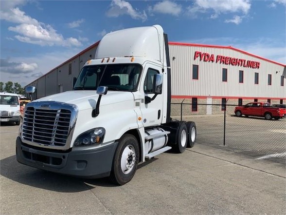 2014 FREIGHTLINER CASCADIA 125 DAYCAB TRUCK #1088136
