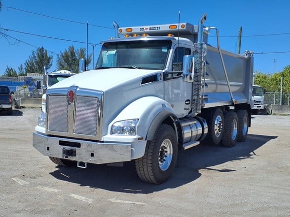 2025 KENWORTH T880 Dump Truck #