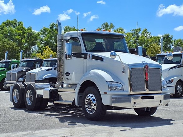 2025 KENWORTH T880 Daycab #