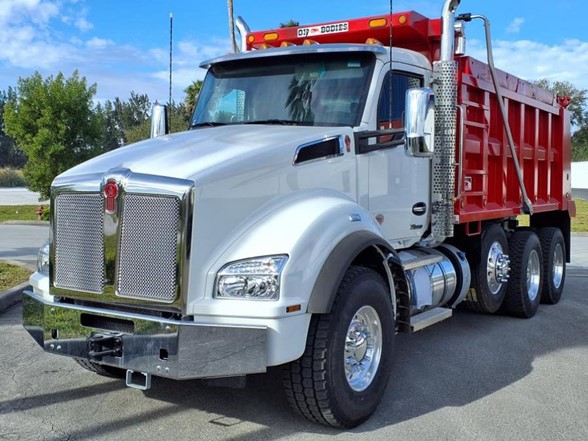 2025 KENWORTH T880 Dump Truck #